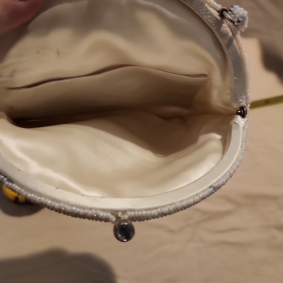 White beaded vintage mini bag with flower motif - Picture 5 of 5